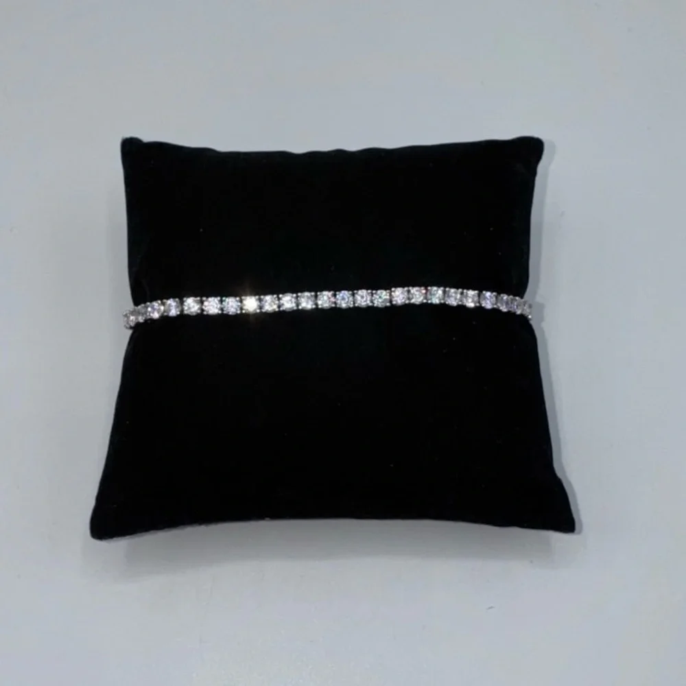 18k 9.2ct Tennis Bracelet - Picture 3 of 9